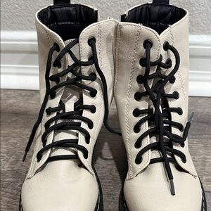 Women's Cream Lace-Up Boots